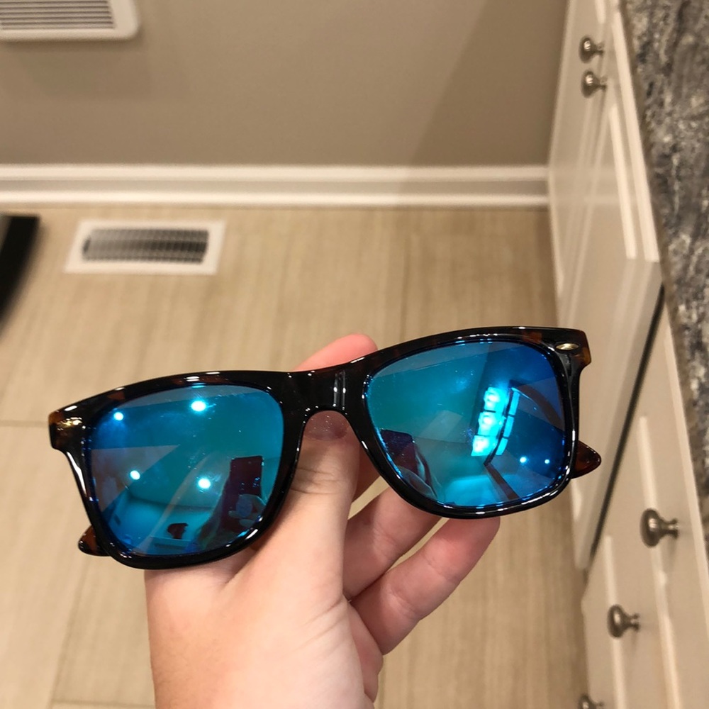 COPY - Islander eyes sunglasses